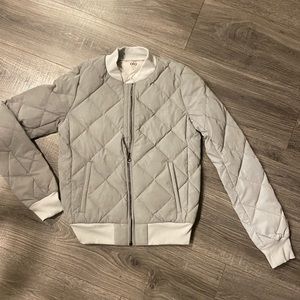 ALO YOGA REFLECTIVE GREY JACKET